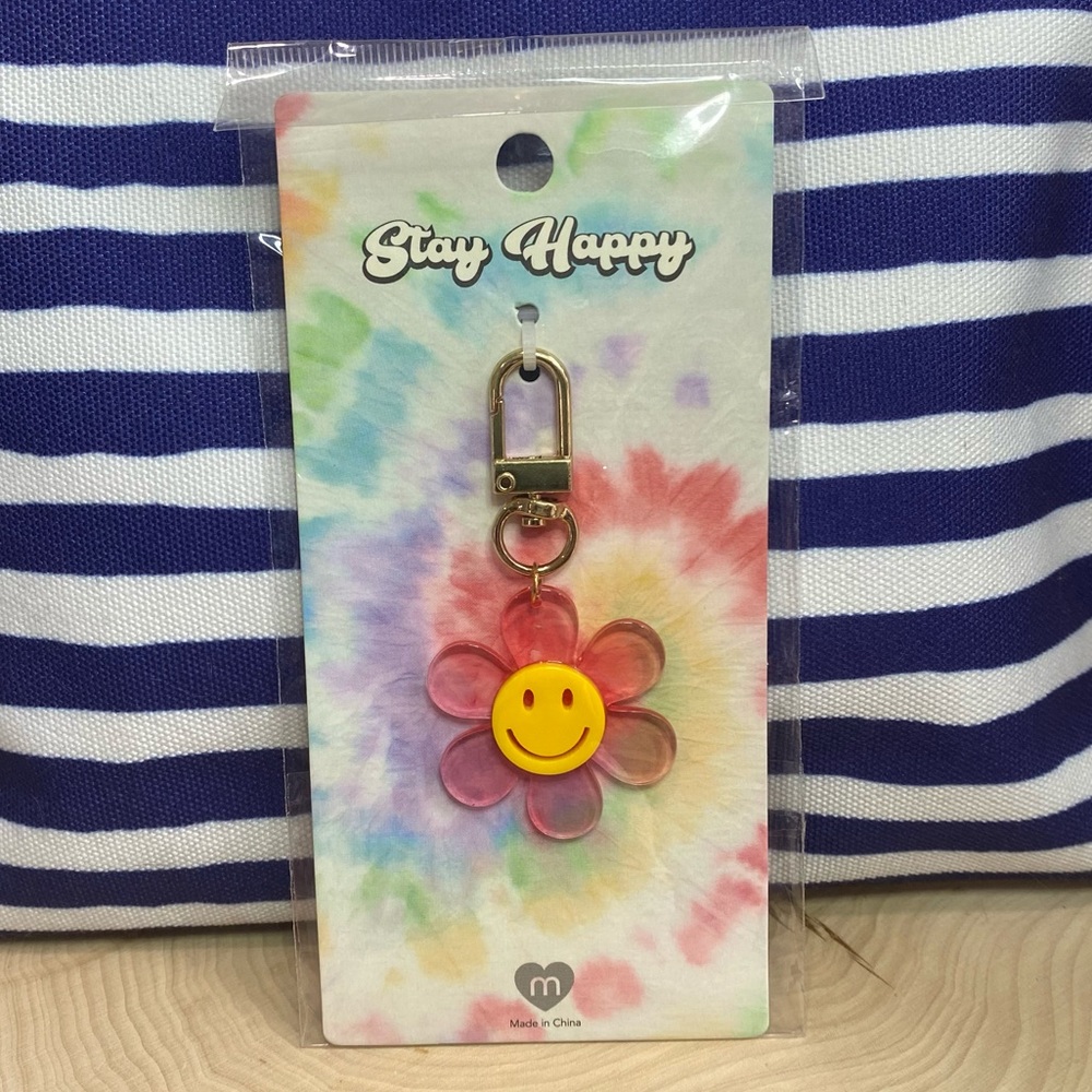 ❤️‍🔥10/$30❤️‍🔥Stay Happy 70s Style Daisy Smiley Face Keychain